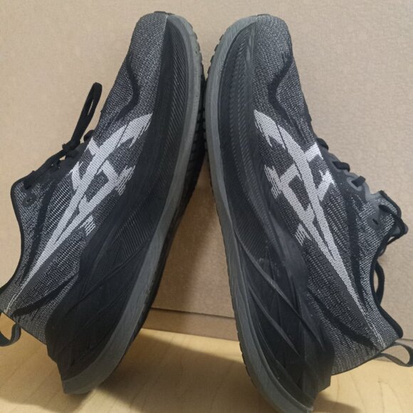 Asics SUPERBLAST 2 - Mens 9.5/Women’s 11 - Black and Gray Running shoes - Picture 8 of 11